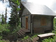 三岩岳避難小屋